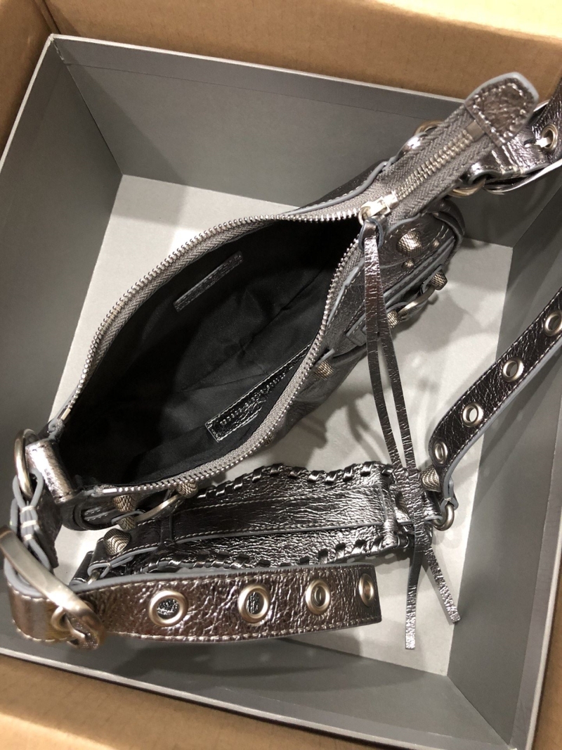 Ba1en*iaga le cagole bags